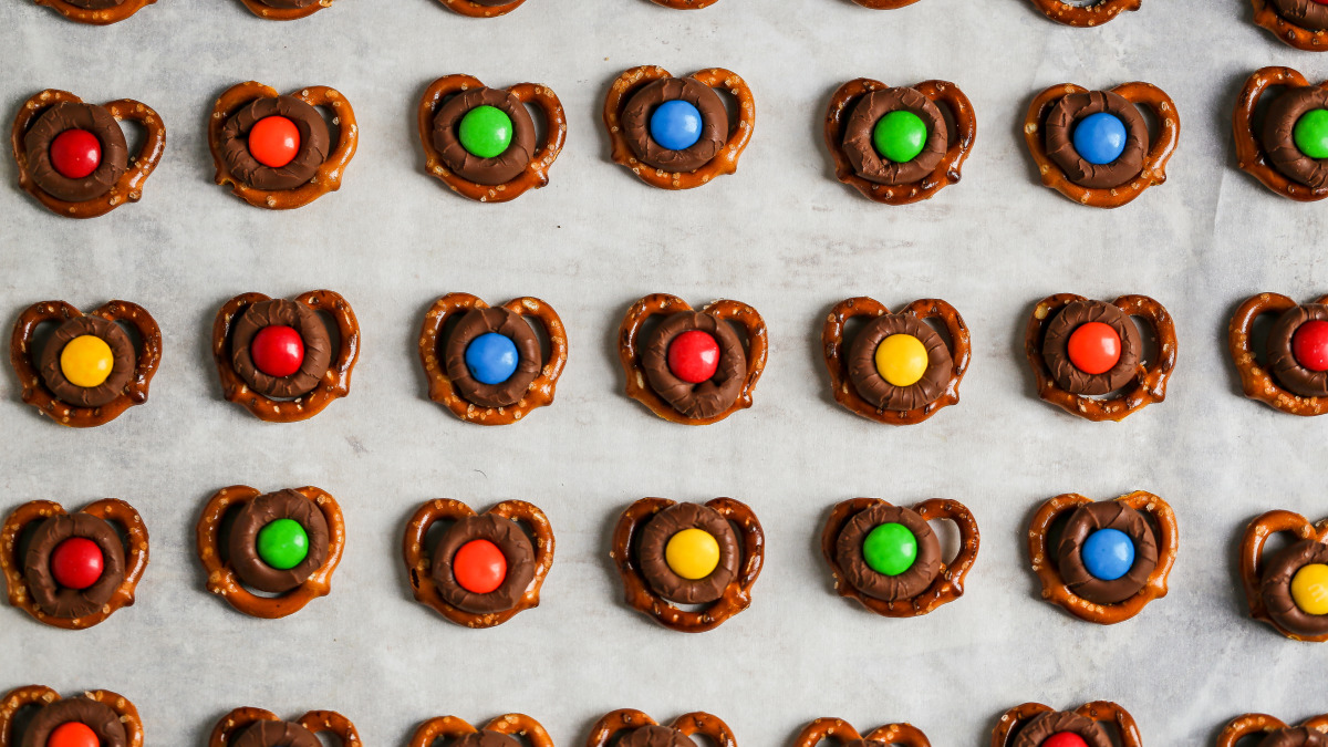 Hershey kiss pretzels top